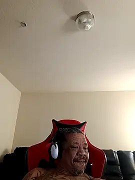 yellowwetfox online show from March 2026 04:11:02 PM