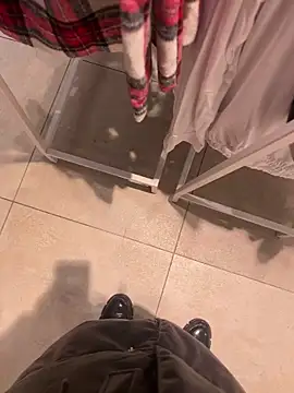 CrazzyChicks online show from October 2025 07:07:01 AM