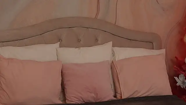 OliviaSirena online show from December 2024 11:23:02 PM