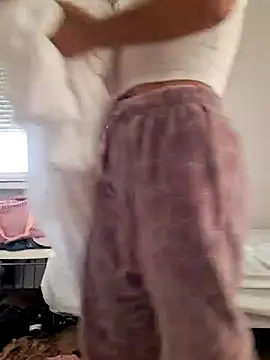 laura dirtyhot online show from December 2024 08:20:01 AM