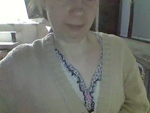 Snapshot of Moi_Lina chatting on January 2025 11:00:01 PM Moi Lina online show from January 2025 11:00:01 PM