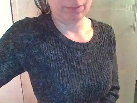 Snapshot of Moi_Lina chatting on October 2025 10:58:02 PM Moi Lina online show from October 2025 10:58:02 PM