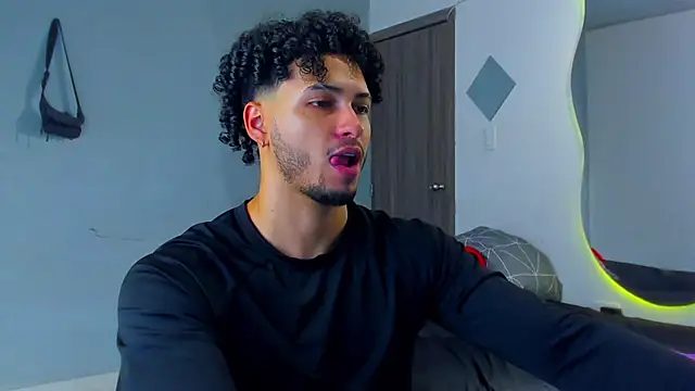 Kris Khalifa69 online show from February 2026 05:38:01 PM