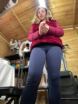 DaisyVibesss online show from December 2024 10:08:01 AM