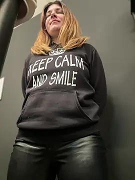 DaisyVibesss online show from March 2025 10:00:02 AM