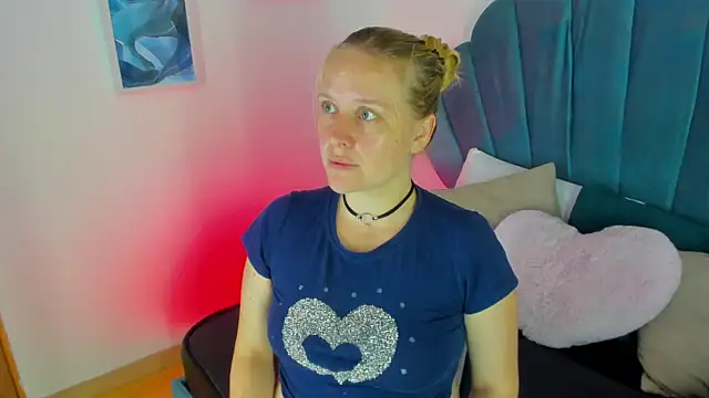 EmilySumer online show from July 2026 07:27:01 PM