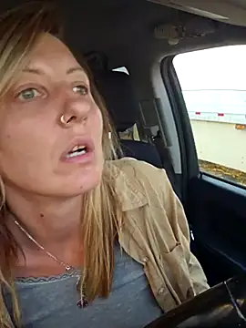 Snapshot of SheIsSomething chatting on December 2025 12:15:01 AM SheIsSomething online show from December 2025 12:15:01 AM