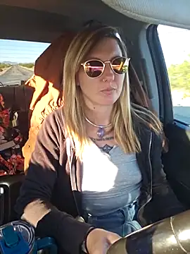 Snapshot of SheIsSomething chatting on February 2026 12:22:02 AM SheIsSomething online show from February 2026 12:22:02 AM