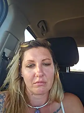 Snapshot of SheIsSomething chatting on February 2026 12:41:01 AM SheIsSomething online show from February 2026 12:41:01 AM