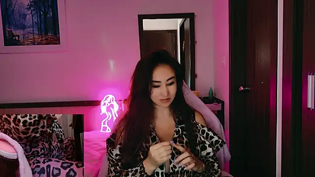 AsianQueens online show from December 2025 02:40:01 AM