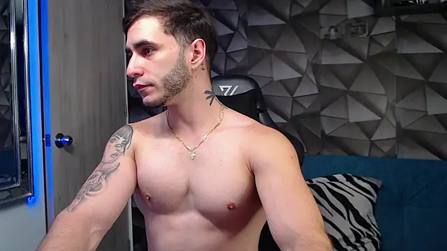 Snapshot of Latino_stud4u chatting on October 2025 11:24:02 PM Latino stud4u online show from October 2025 11:24:02 PM