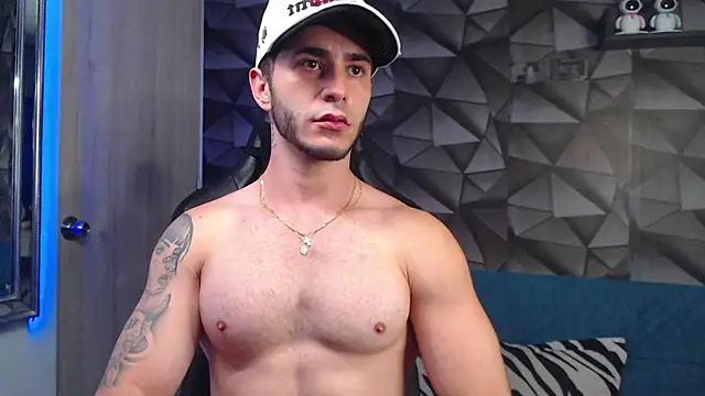Snapshot of Latino_stud4u chatting on October 2025 01:31:02 AM Latino stud4u online show from October 2025 01:31:02 AM
