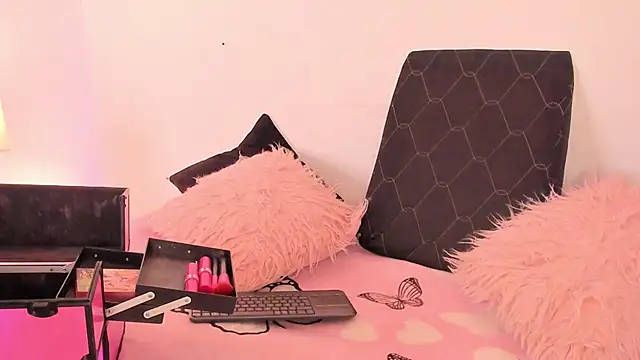 SophieRossi online show from November 2025 04:24:02 AM