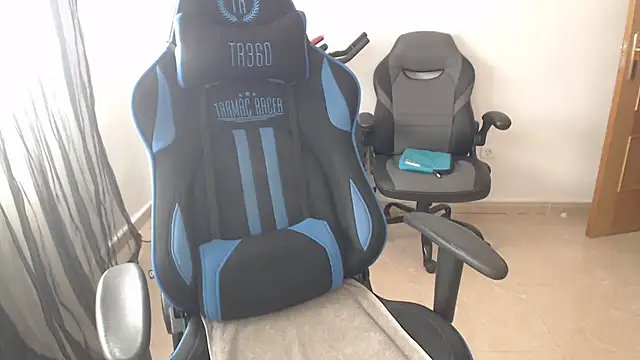 LARACRUZ30 online show from March 2026 07:19:01 AM