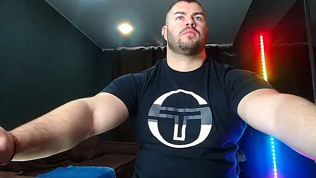 Snapshot of muscularjohnforuX chatting on February 2025 08:30:02 AM muscularjohnforuX online show from February 2025 08:30:02 AM