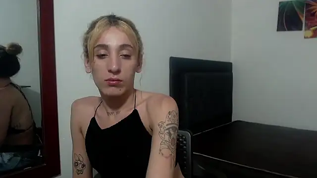 andreahhill online show from May 2026 03:32:01 PM