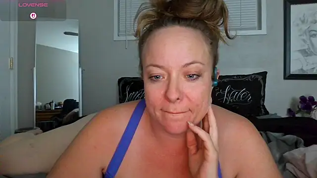 julimonroe online show from November 2025 03:05:01 AM