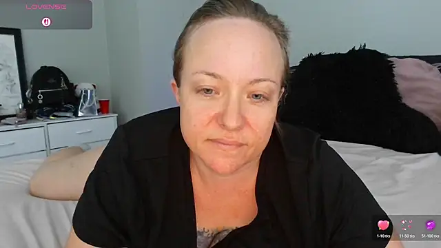 Snapshot of julimonroe chatting on July 2026 06:44:01 PM julimonroe online show from July 2026 06:44:01 PM