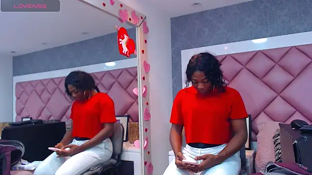 Snapshot of DanielaDuff chatting on October 2025 07:41:01 PM DanielaDuff online show from October 2025 07:41:01 PM