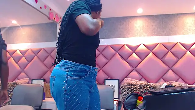 Snapshot of DanielaDuff chatting on February 2026 07:54:01 PM DanielaDuff online show from February 2026 07:54:01 PM