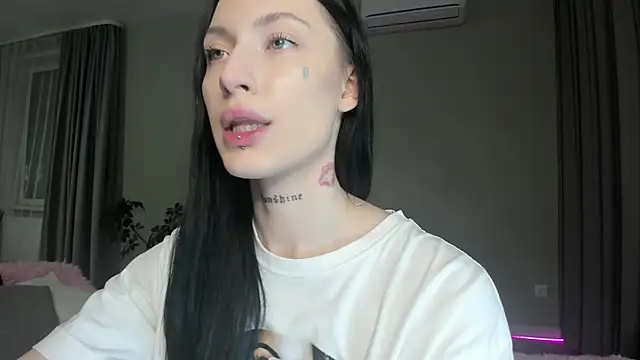 JenniferQueen11 online show from October 2025 08:52:01 PM