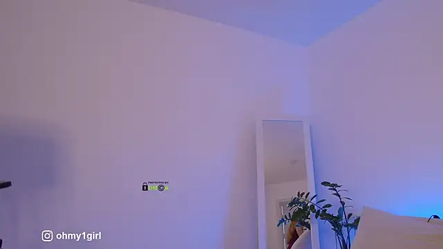 Fallinlove1 online show from November 2025 12:26:01 PM