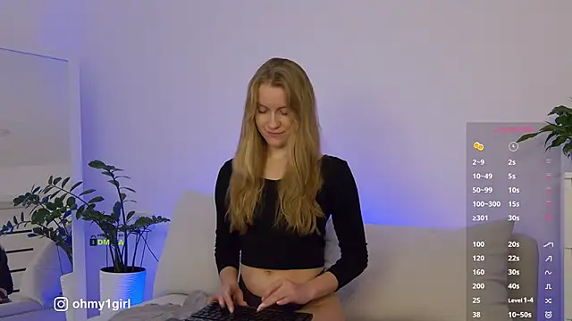 Fallinlove1 online show from December 2025 03:20:01 PM