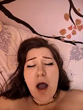 Snapshot of HunnyyLove chatting on September 2025 06:09:01 PM HunnyyLove online show from September 2025 06:09:01 PM