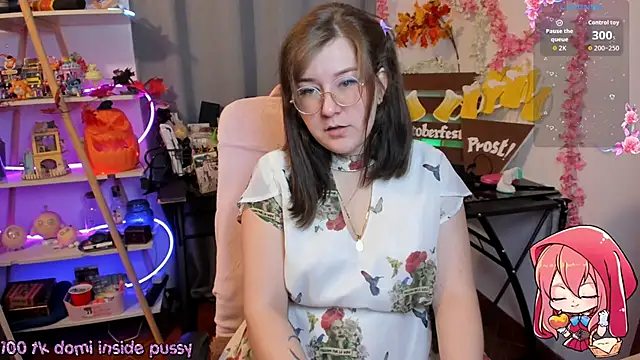 Snapshot of HunnyyLove chatting on September 2025 04:11:01 PM HunnyyLove online show from September 2025 04:11:01 PM