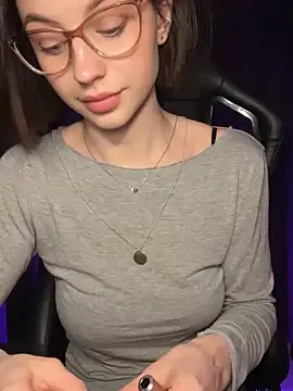 Camilla Railian online show from December 2024 11:30:01 PM