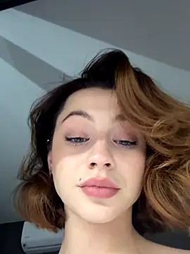 Camilla Railian online show from October 2025 12:11:01 AM