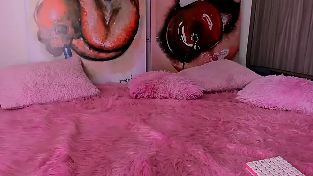 Snapshot of sofiaa_snoww chatting on December 2024 09:15:01 PM sofiaa snoww online show from December 2024 09:15:01 PM