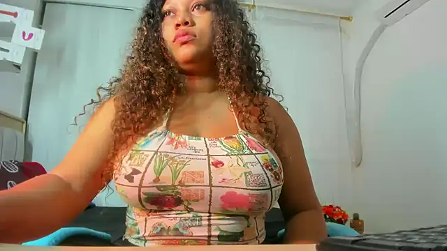 Lunastar02 online show from September 2025 04:41:02 PM