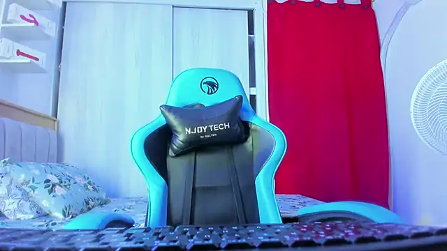 Lunastar02 online show from December 2025 09:12:02 PM