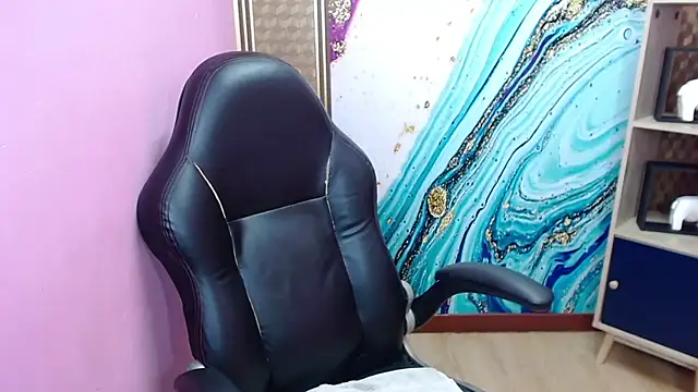 Amy Ronan online show from November 2025 04:07:01 PM