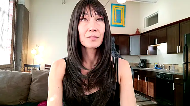 EveEnigma online show from December 2024 05:42:01 PM