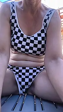 Snapshot of Dettybitch40 chatting on June 2026 12:27:02 PM Dettybitch40 online show from June 2026 12:27:02 PM