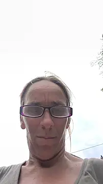 Snapshot of Dettybitch40 chatting on July 2026 01:06:02 PM Dettybitch40 online show from July 2026 01:06:02 PM