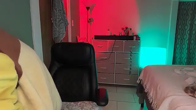 nativepumpkin95 online show from April 2026 04:00:01 AM