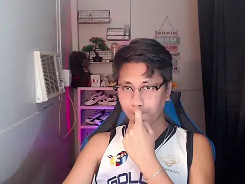 Snapshot of khael_moreno chatting on December 2025 04:07:01 AM khael moreno online show from December 2025 04:07:01 AM