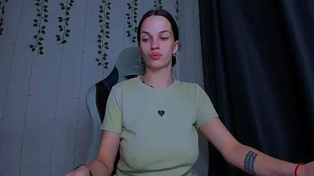 KarlaSim online show from October 2025 11:48:01 PM