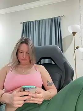 Snapshot of Vivian_MayXxX chatting on December 2024 05:49:02 AM Vivian MayXxX online show from December 2024 05:49:02 AM