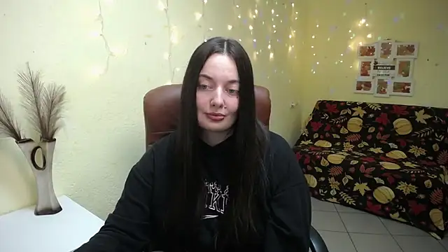 MilanaPrice online show from November 2025 06:30:01 PM