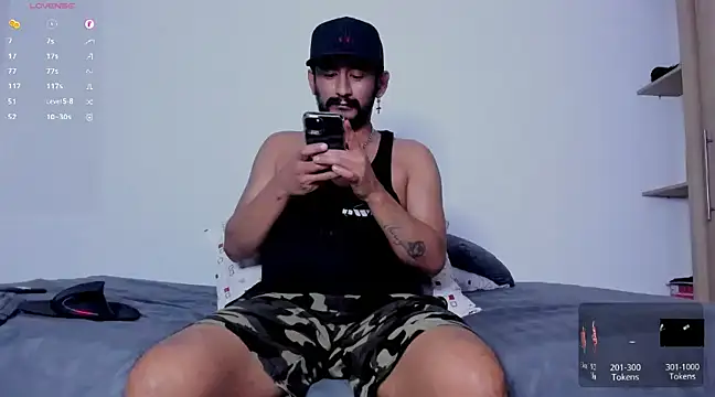 Snapshot of Cloudy_pigDude chatting on February 2025 06:29:01 AM Cloudy pigDude online show from February 2025 06:29:01 AM