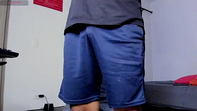 Snapshot of Cloudy_pigDude chatting on March 2025 06:05:01 AM Cloudy pigDude online show from March 2025 06:05:01 AM