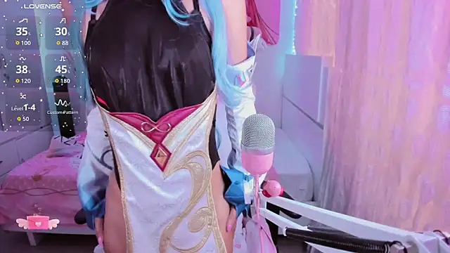 mia kawaii05 online show from November 2025 09:36:02 PM