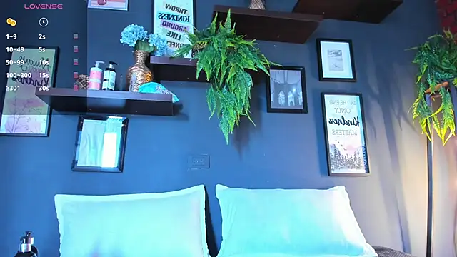 Snapshot of Mackenzie_Moore chatting on February 2025 09:10:01 PM Mackenzie Moore online show from February 2025 09:10:01 PM