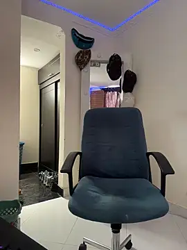 strongboy  online show from February 2026 06:20:02 PM