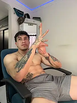 Snapshot of strongboy_ chatting on June 2026 05:17:02 PM strongboy online show from June 2026 05:17:02 PM