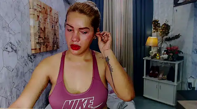 Snapshot of QueenDivineTsx chatting on December 2024 06:21:01 AM QueenDivineTsx online show from December 2024 06:21:01 AM